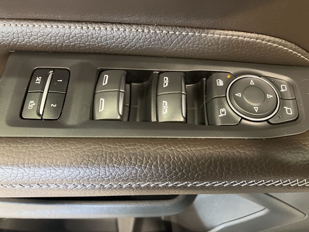 Thumbnail: 2023 GMC Yukon - 21