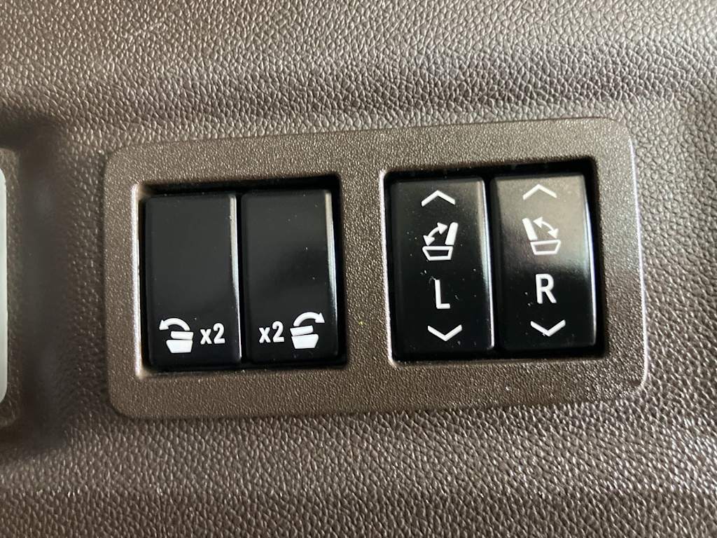 Thumbnail: 2023 GMC Yukon - 34