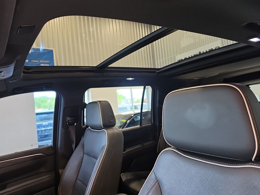 Thumbnail: 2023 GMC Yukon XL - 23