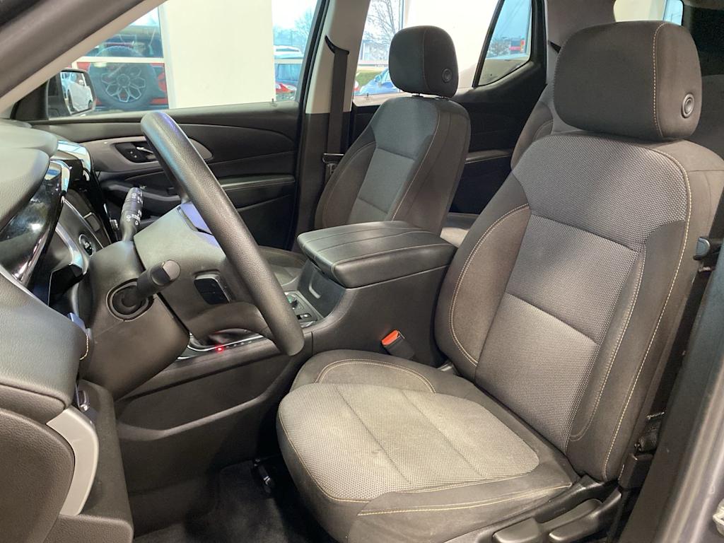 Thumbnail: 2021 Chevrolet Traverse - 9