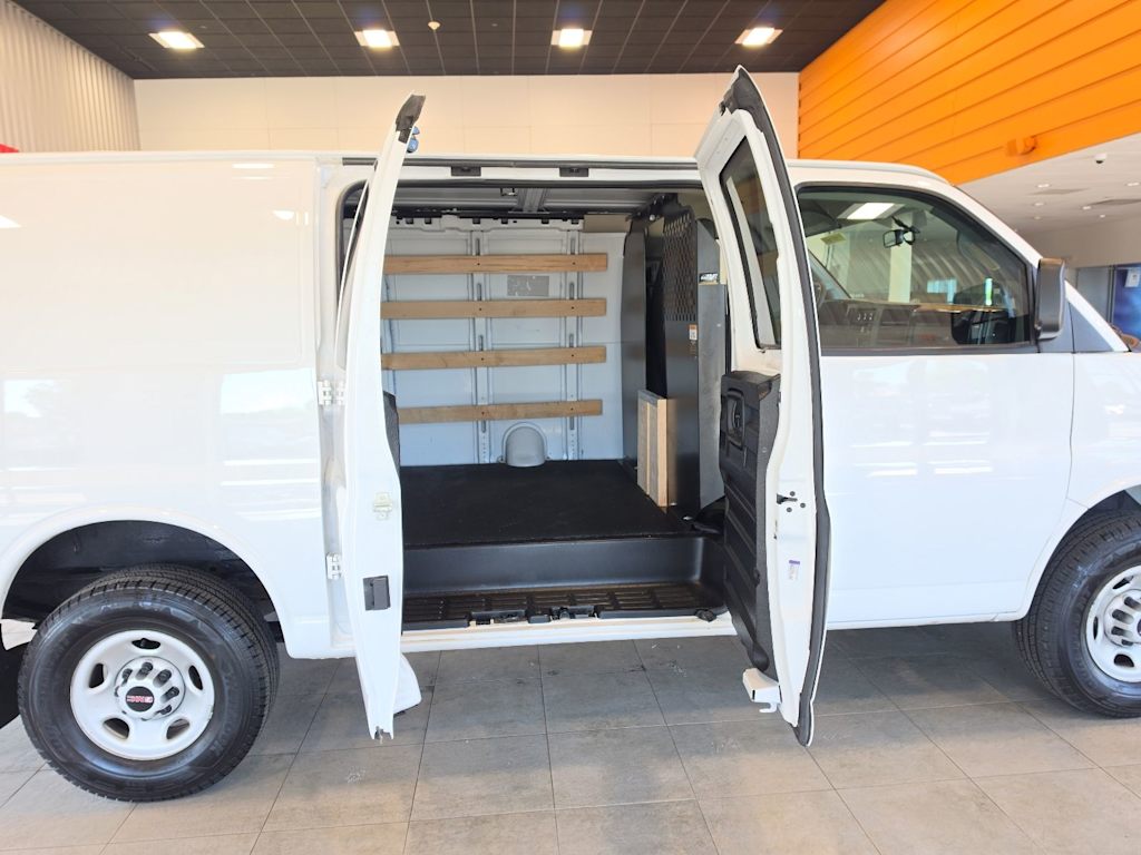 Thumbnail: 2023 GMC Savana - 8