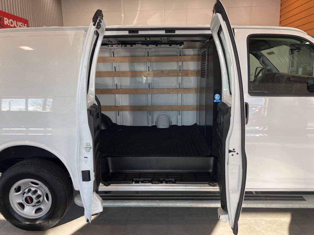 Thumbnail: 2024 GMC Savana - 21