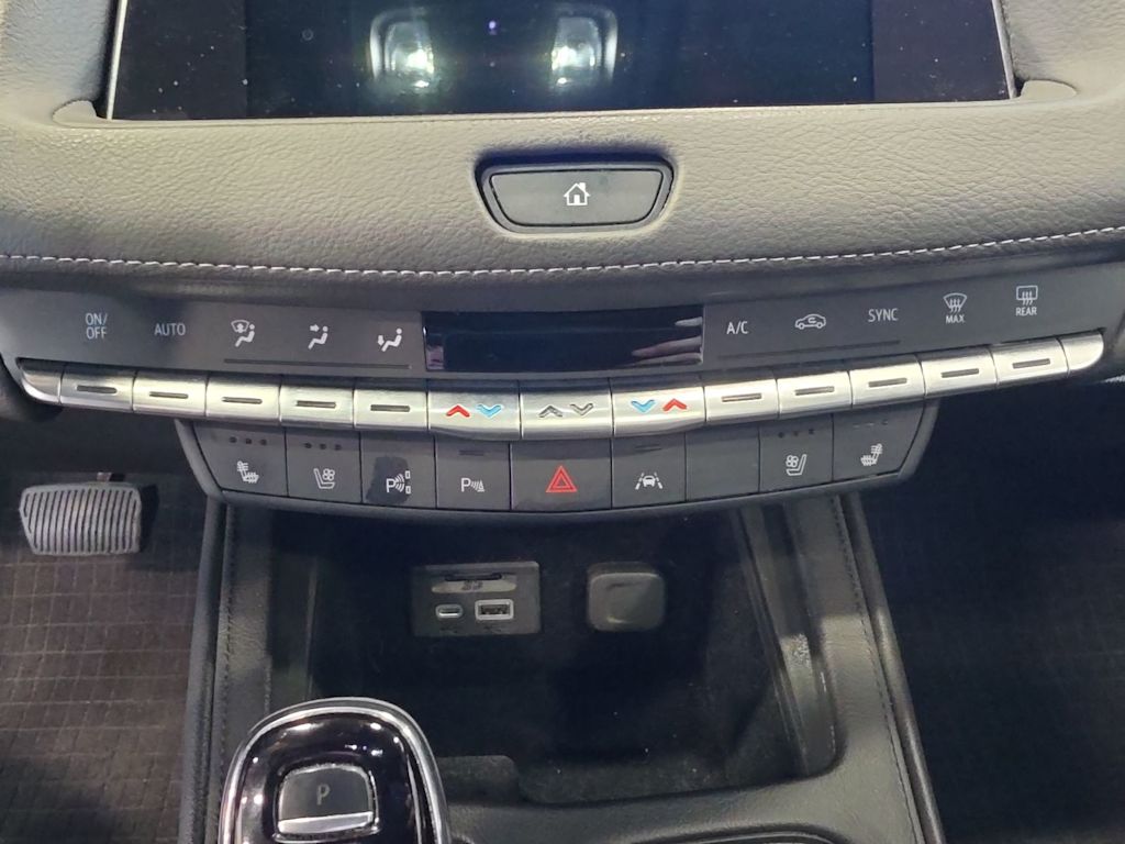 Thumbnail: 2023 Cadillac XT4 - 29