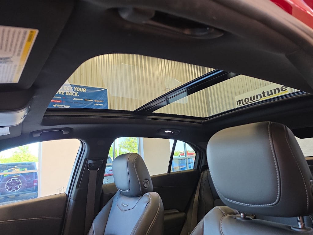 Thumbnail: 2023 Cadillac XT4 - 22
