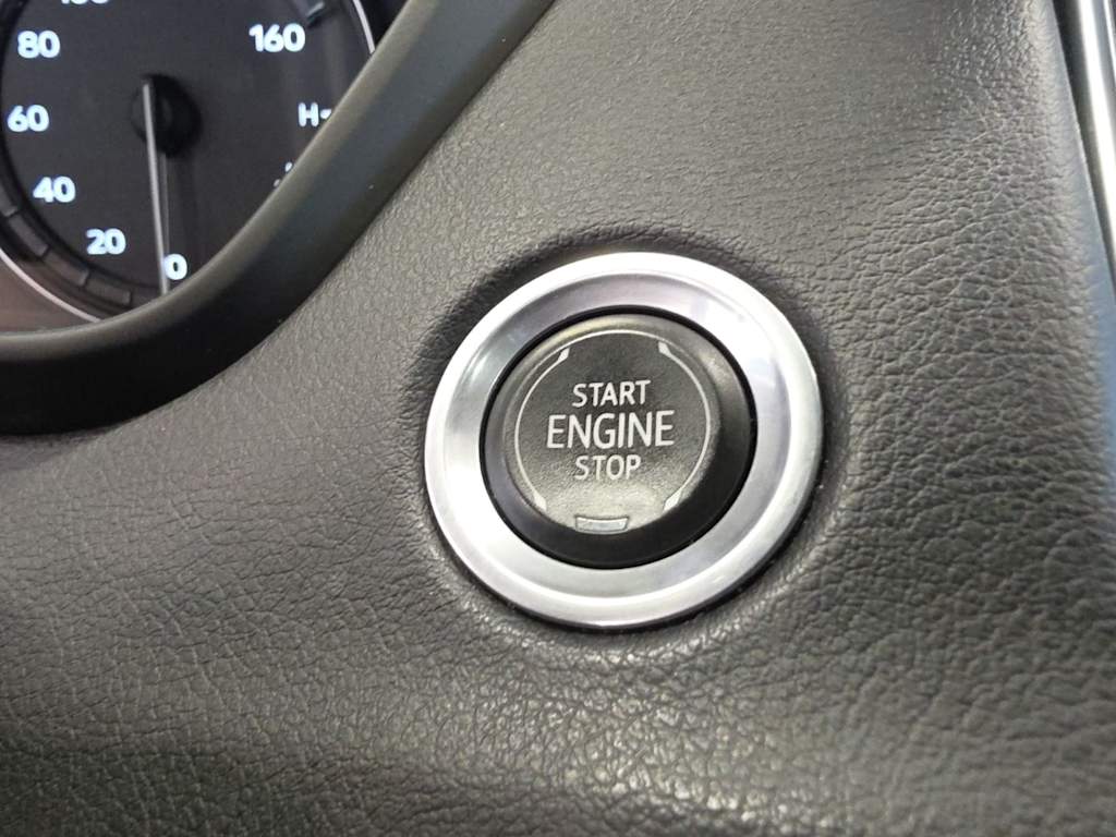 Thumbnail: 2020 Cadillac XT4 - 30