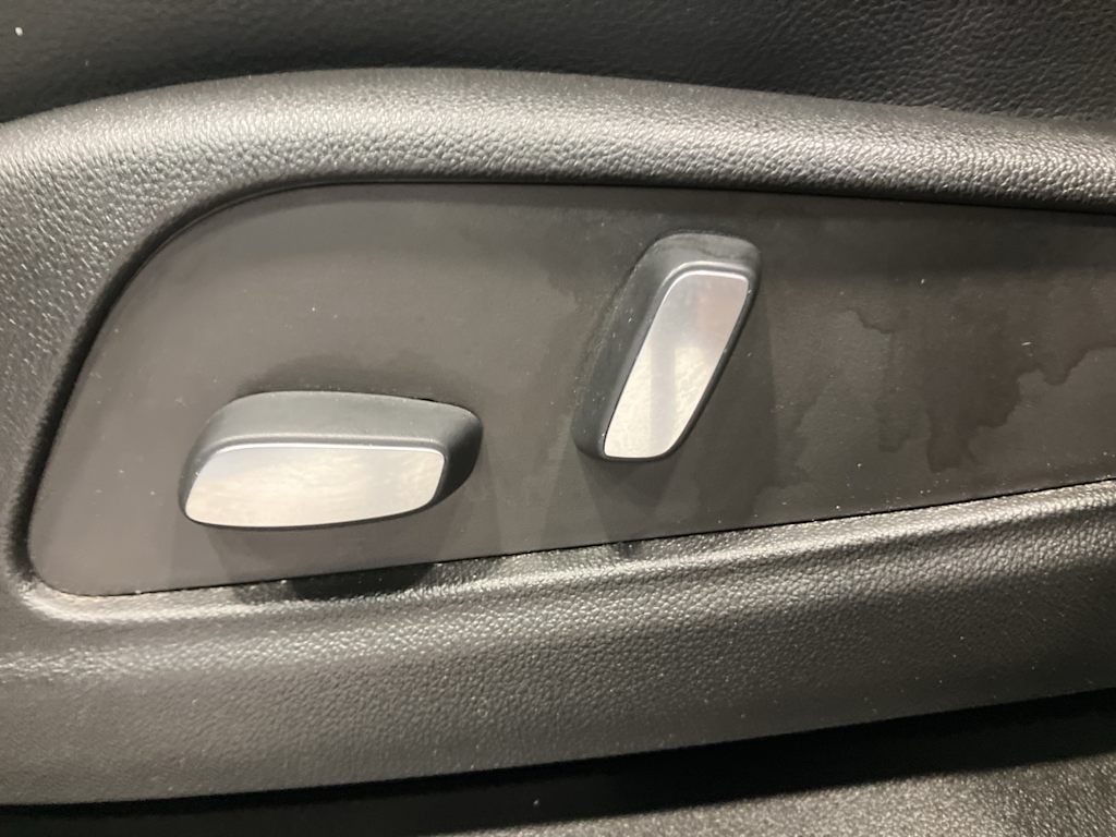 Thumbnail: 2022 Cadillac XT5 - 17