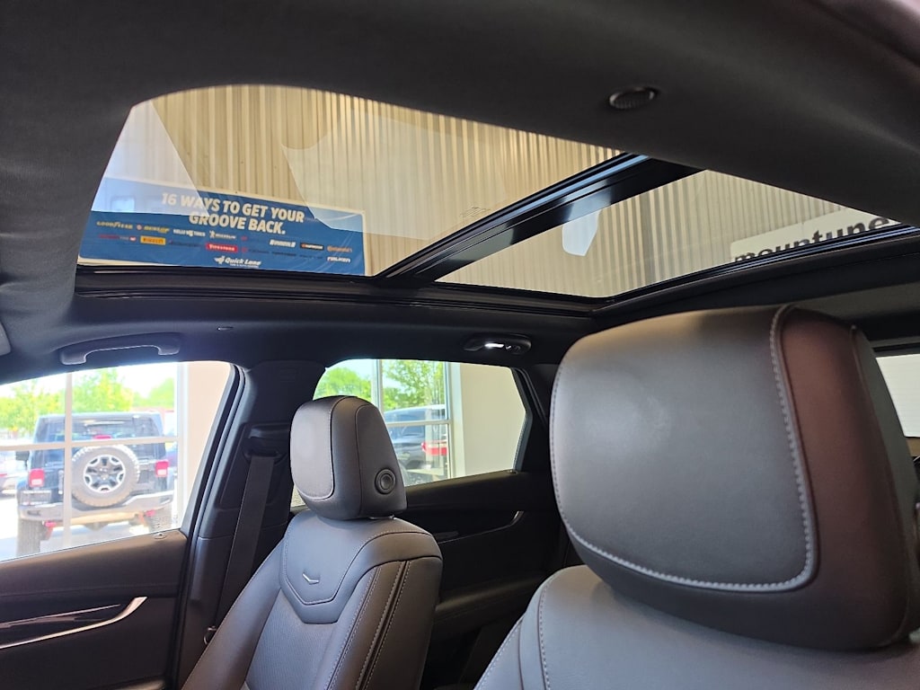 Thumbnail: 2022 Cadillac XT5 - 21