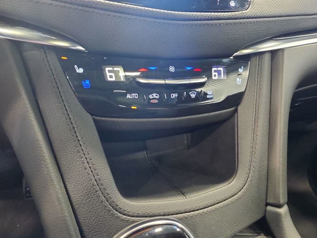 Thumbnail: 2022 Cadillac XT5 - 10