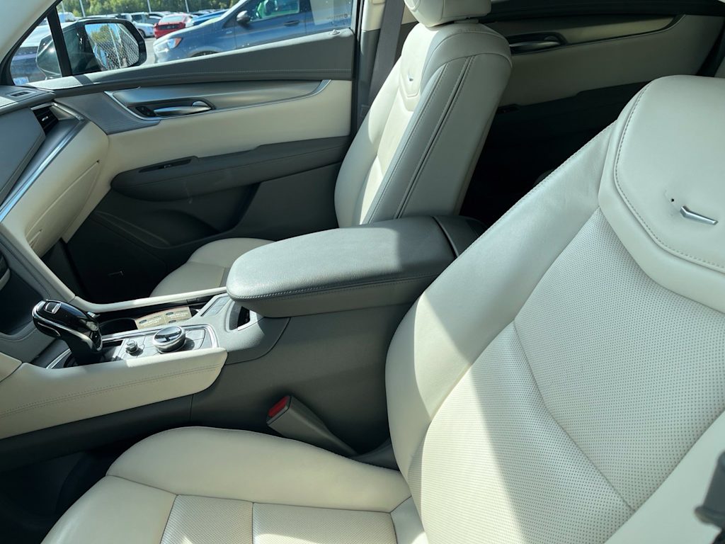 Thumbnail: 2025 Cadillac XT5 - 6