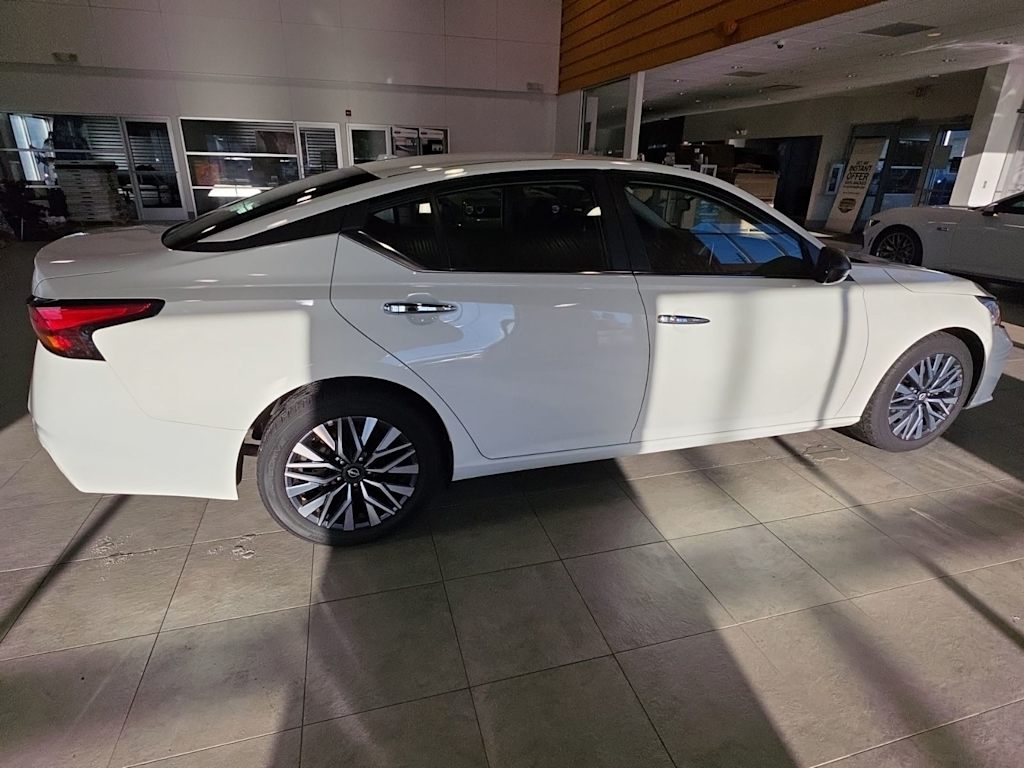 Thumbnail: 2025 Nissan Altima - 17