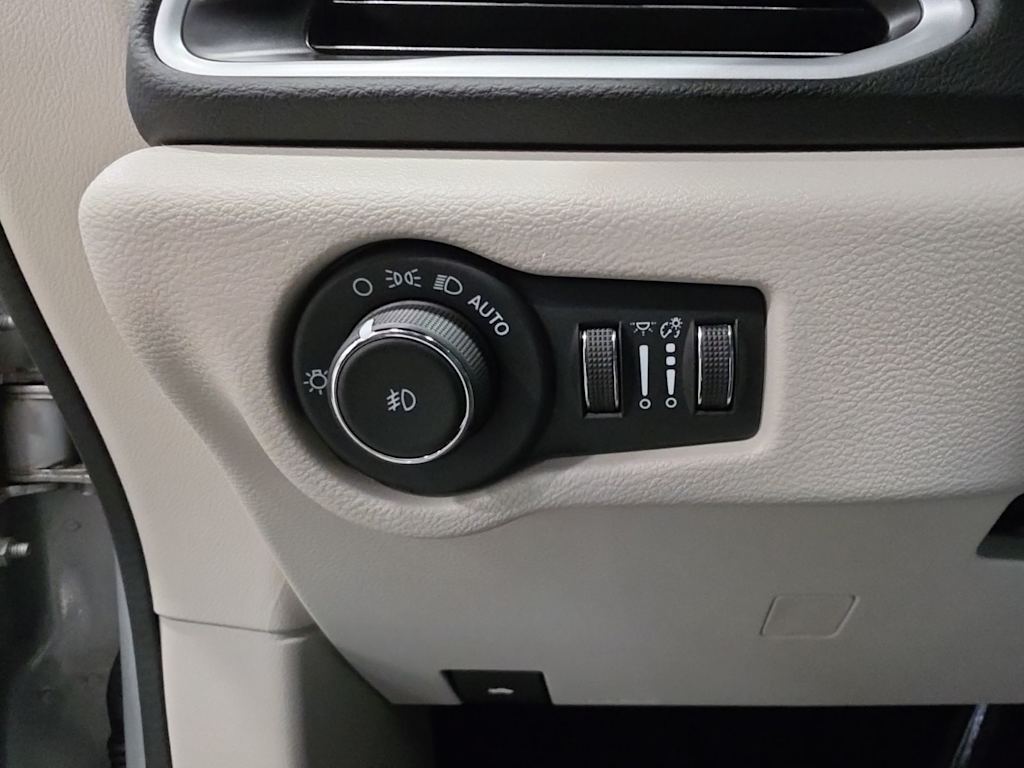 Thumbnail: 2024 Chrysler Pacifica - 24