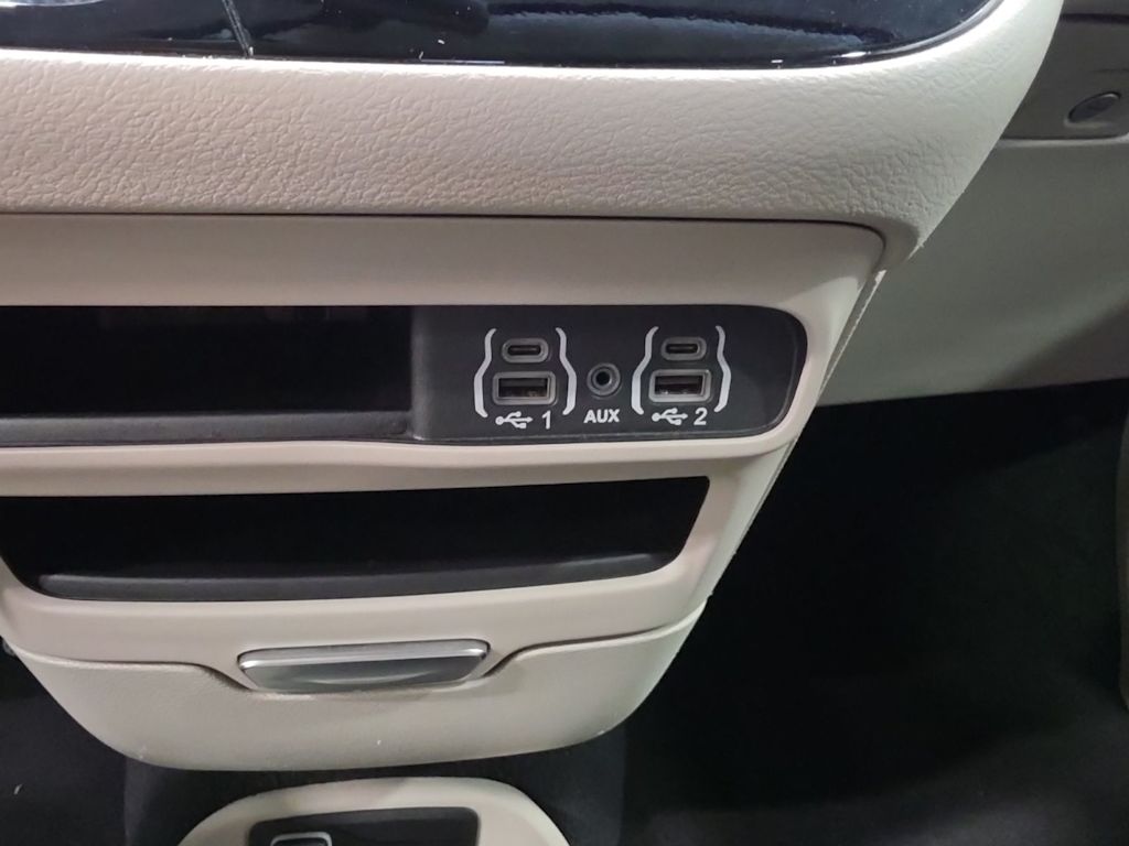 Thumbnail: 2024 Chrysler Pacifica - 28
