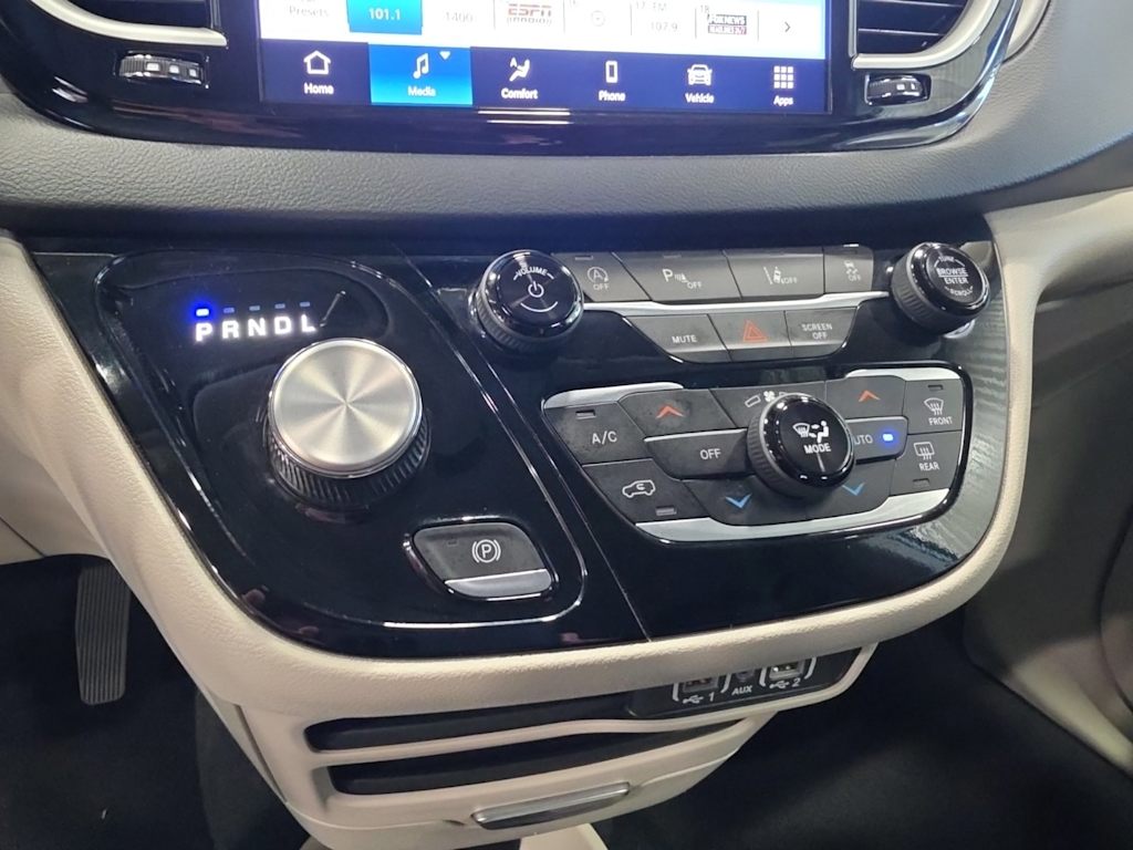 Thumbnail: 2024 Chrysler Pacifica - 29