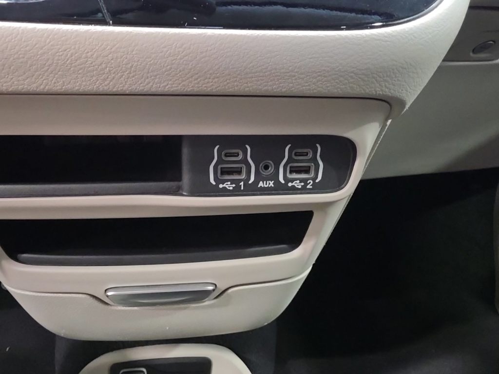 Thumbnail: 2024 Chrysler Pacifica - 28
