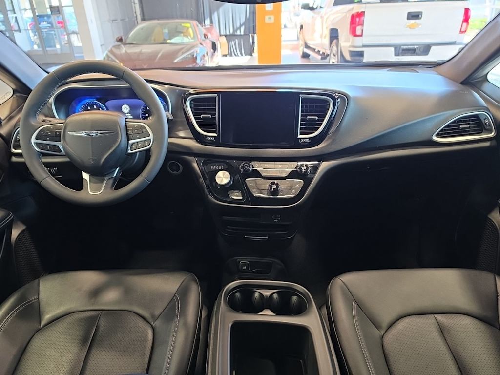 Thumbnail: 2026 Chrysler Pacifica - 2