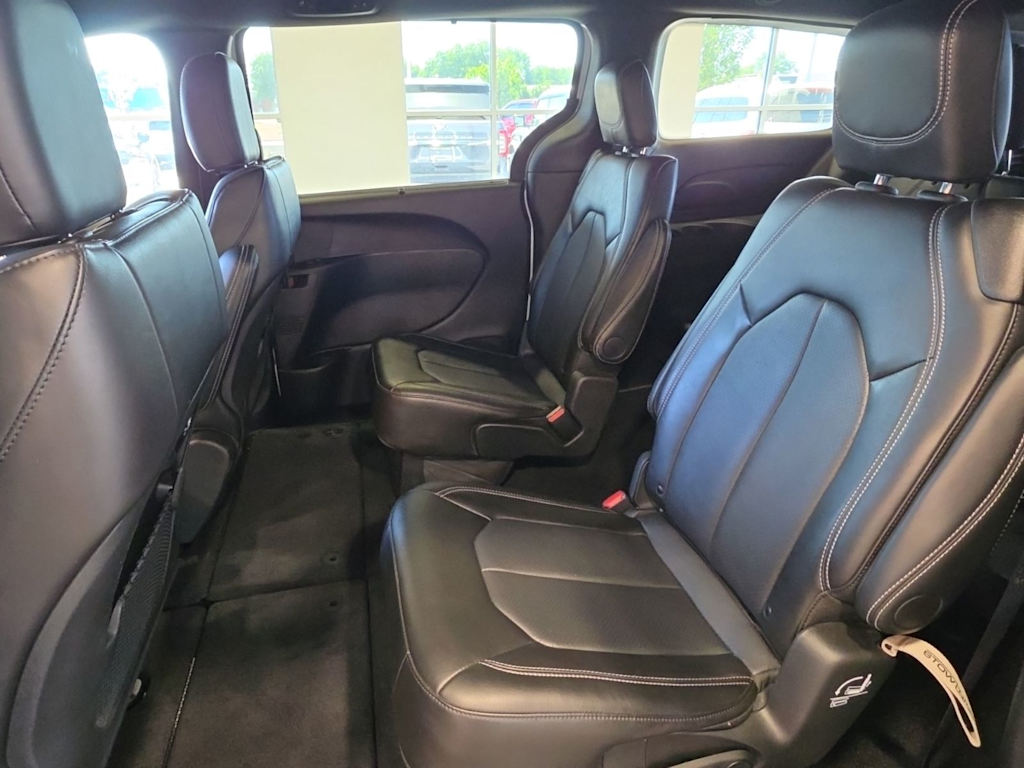 Thumbnail: 2026 Chrysler Pacifica - 9