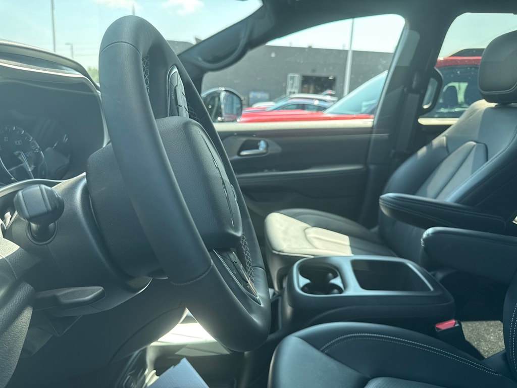Thumbnail: 2026 Chrysler Pacifica - 33