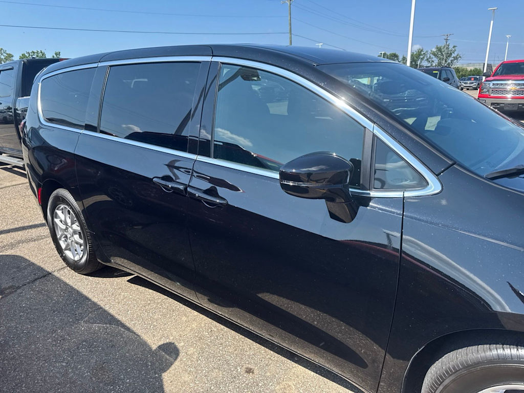 Thumbnail: 2026 Chrysler Pacifica - 5