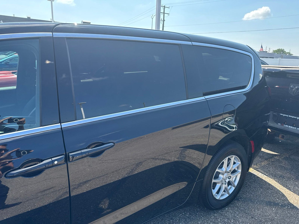 Thumbnail: 2026 Chrysler Pacifica - 8