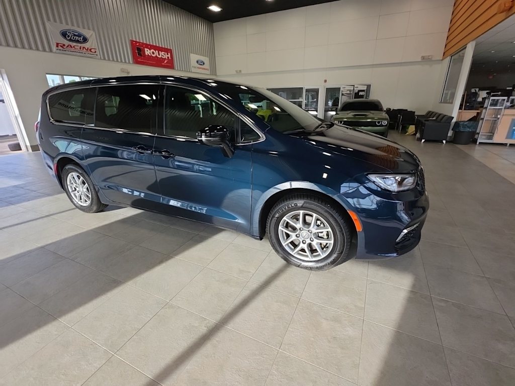 Thumbnail: 2025 Chrysler Pacifica - 7