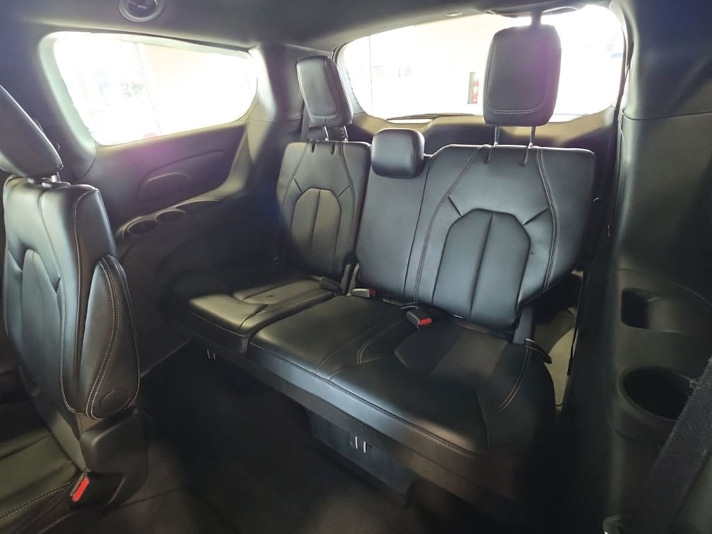 Thumbnail: 2025 Chrysler Pacifica - 31