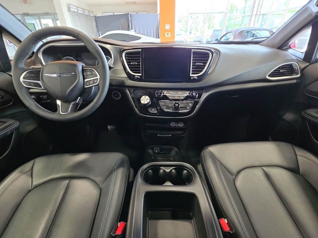 Thumbnail: 2025 Chrysler Pacifica - 2
