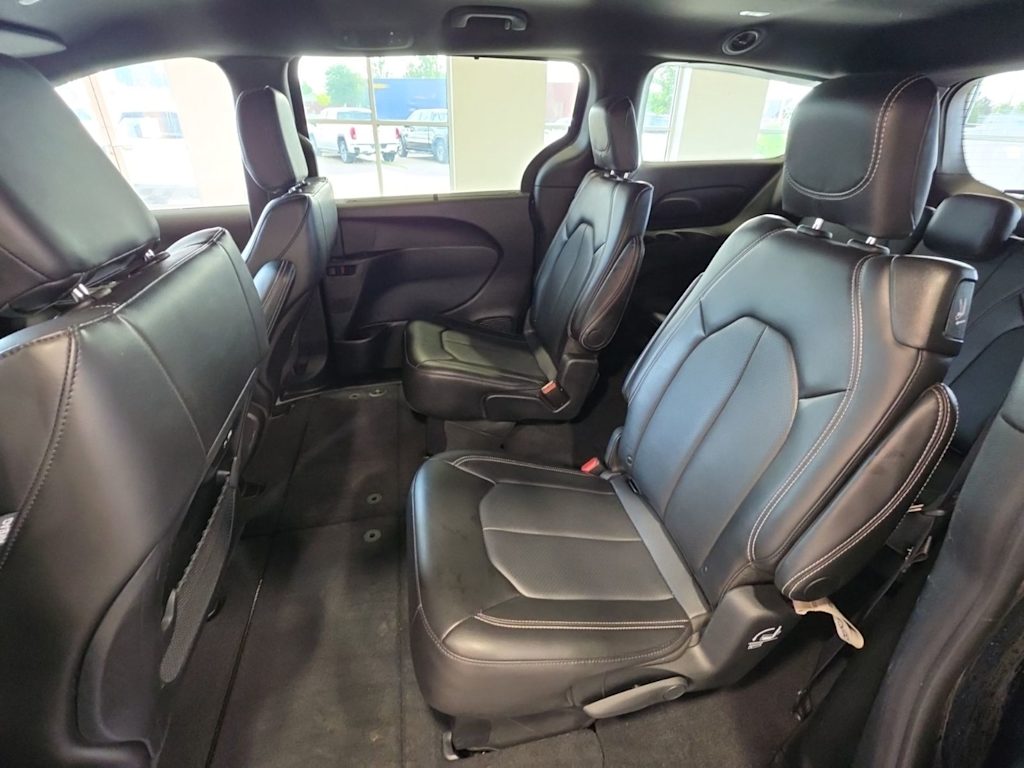 Thumbnail: 2025 Chrysler Pacifica - 10