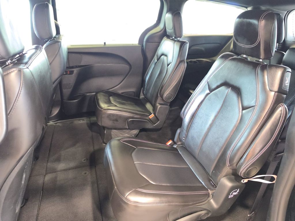 Thumbnail: 2025 Chrysler Pacifica - 9