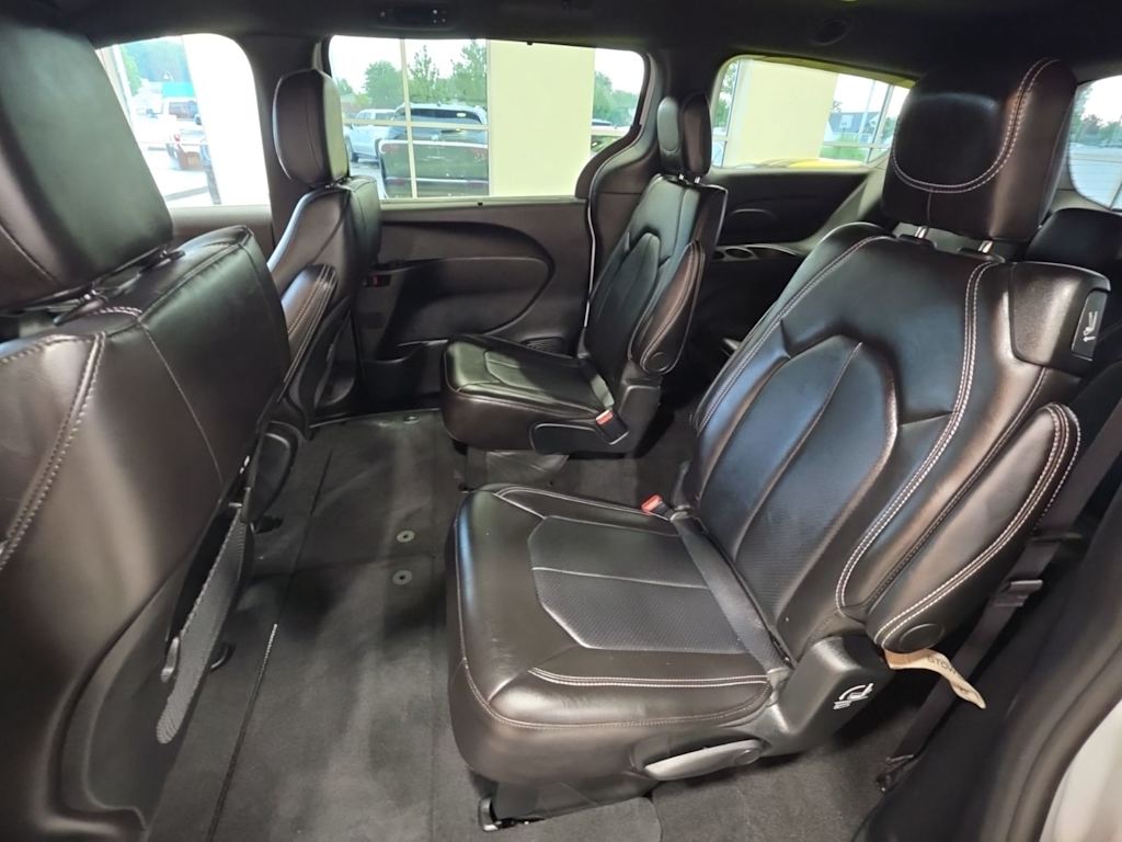 Thumbnail: 2026 Chrysler Pacifica - 9