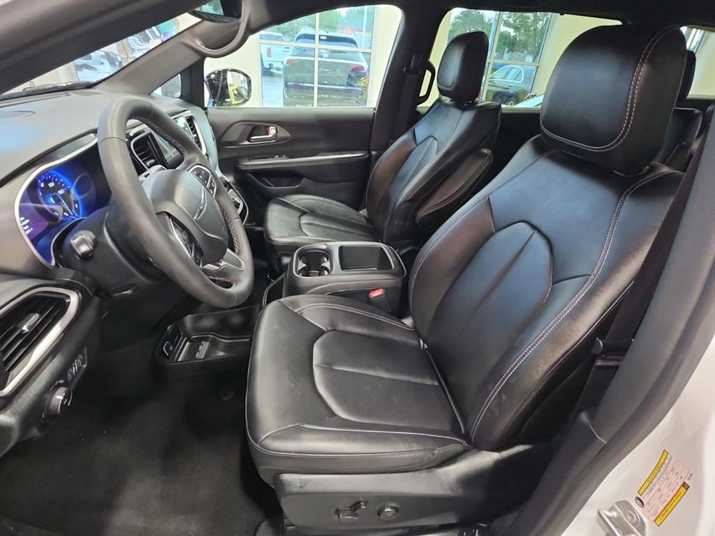 Thumbnail: 2026 Chrysler Pacifica - 8