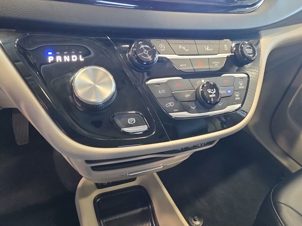 Thumbnail: 2024 Chrysler Pacifica - 27