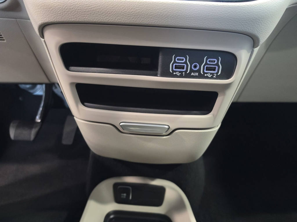 Thumbnail: 2024 Chrysler Pacifica - 25