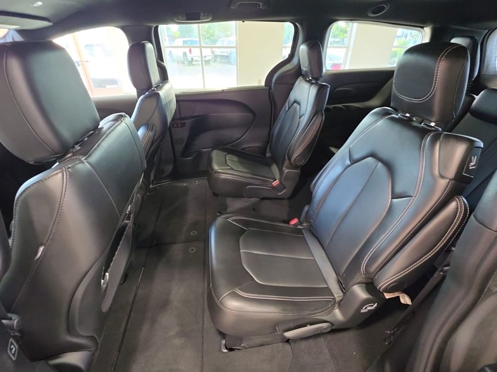 Thumbnail: 2025 Chrysler Pacifica - 8