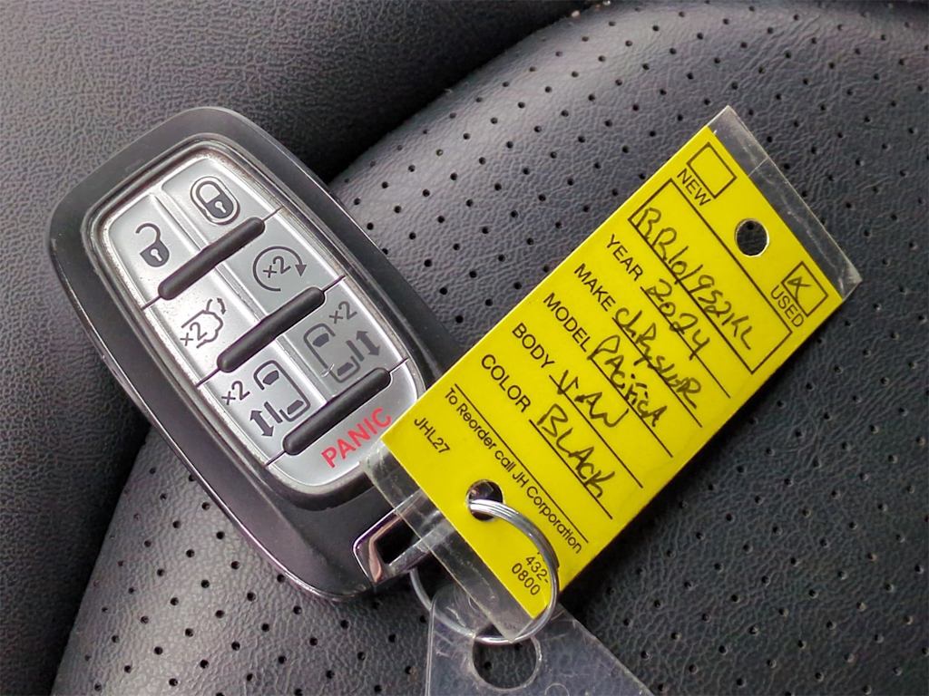 2024 Chrysler Pacifica Touring L 16