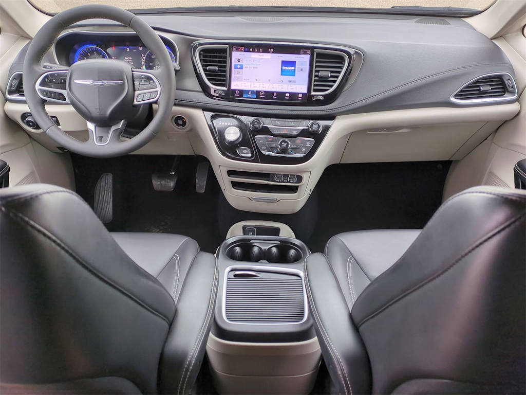 2024 Chrysler Pacifica Touring L 8