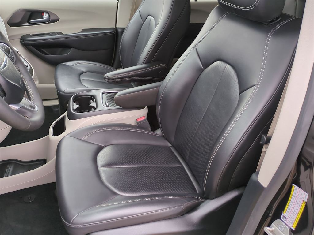 2024 Chrysler Pacifica Touring L 9