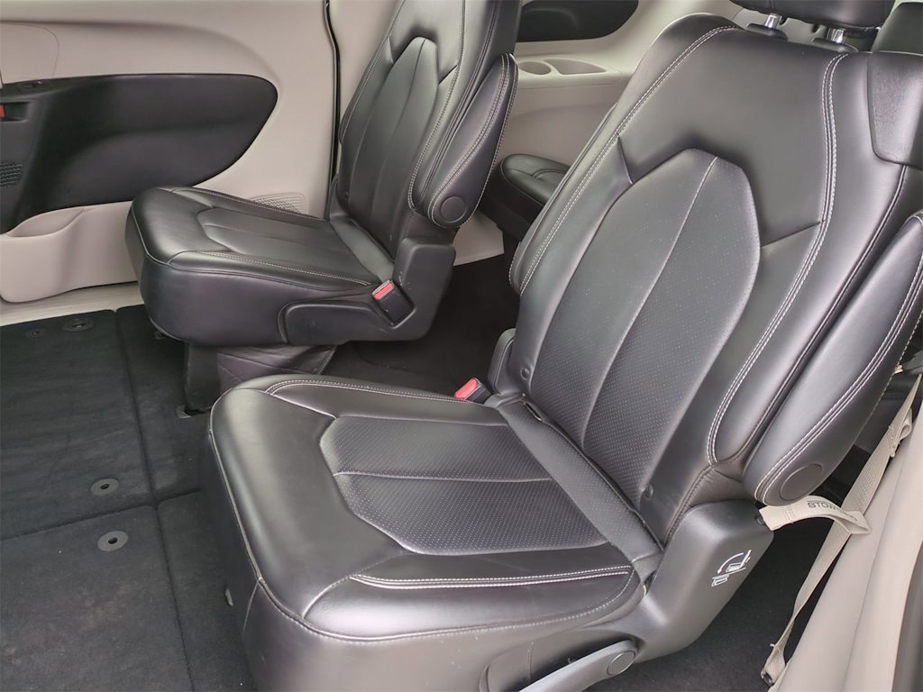 2024 Chrysler Pacifica Touring L 26