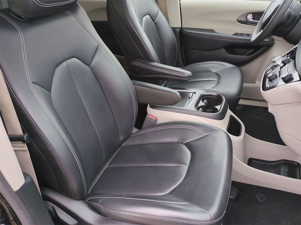 2024 Chrysler Pacifica Touring L 27