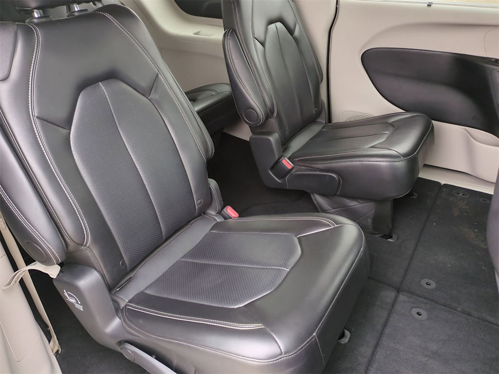 2024 Chrysler Pacifica Touring L 10