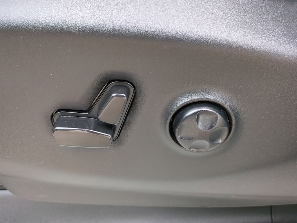 2024 Chrysler Pacifica Touring L 25