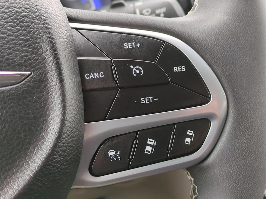 2024 Chrysler Pacifica Touring L 29