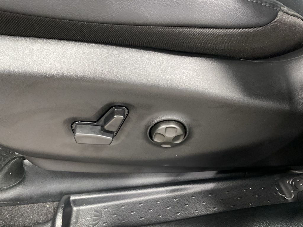 Thumbnail: 2026 Chrysler Pacifica - 19