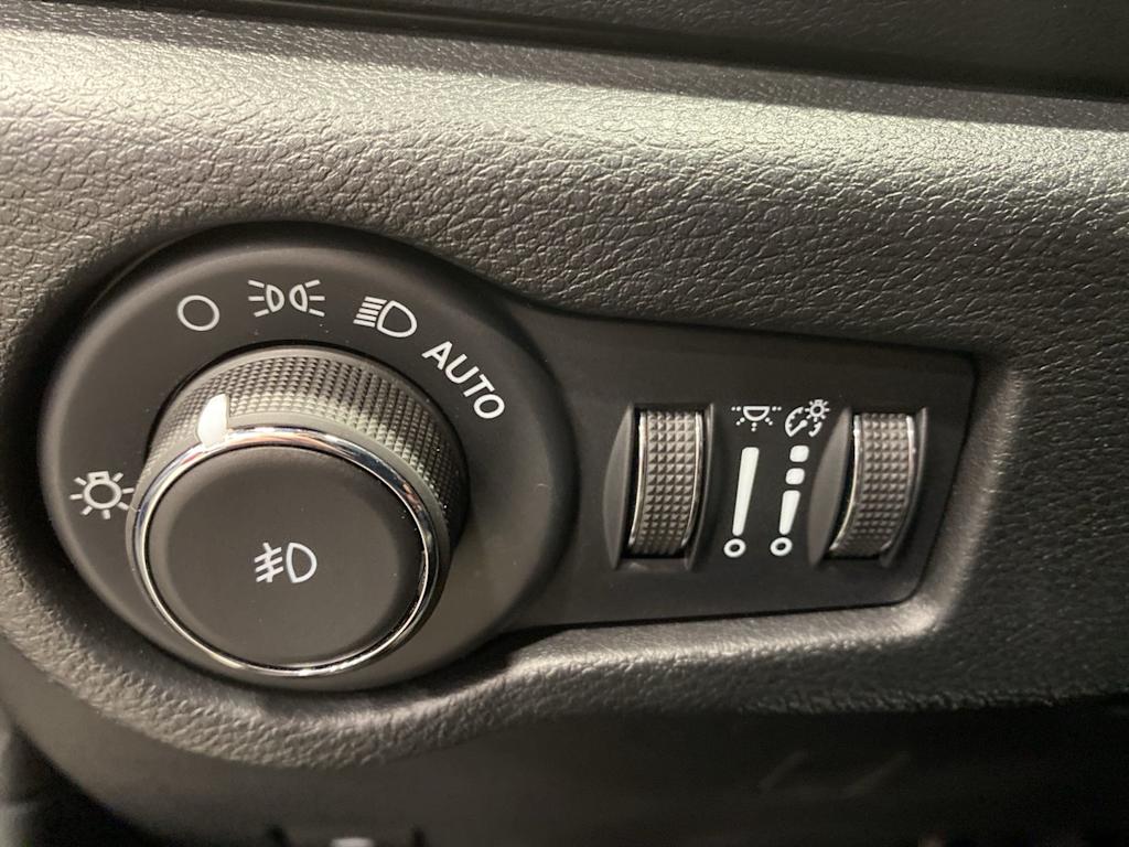 Thumbnail: 2026 Chrysler Pacifica - 21