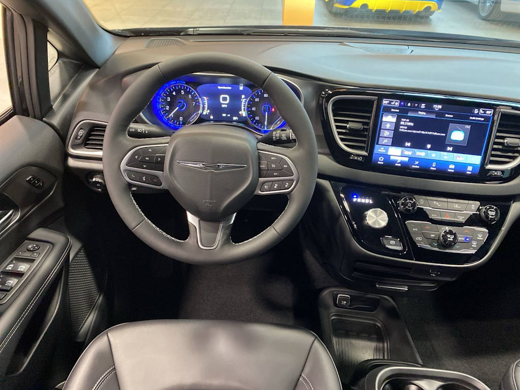 Thumbnail: 2026 Chrysler Pacifica - 11