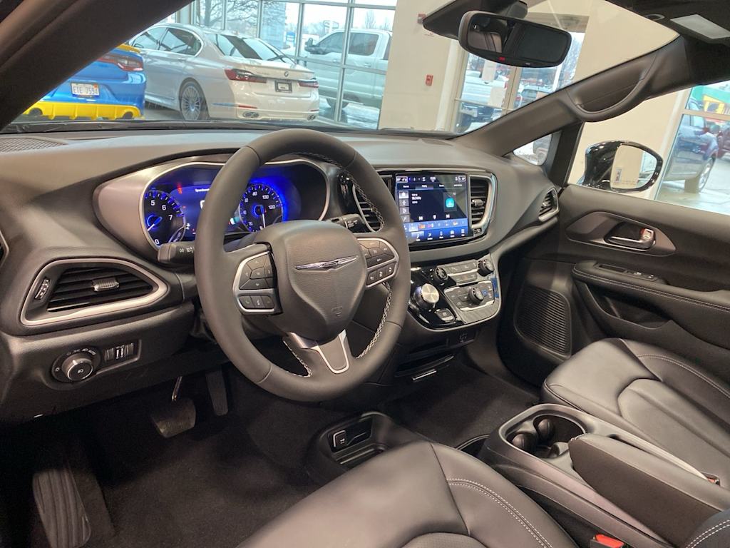 Thumbnail: 2026 Chrysler Pacifica - 2