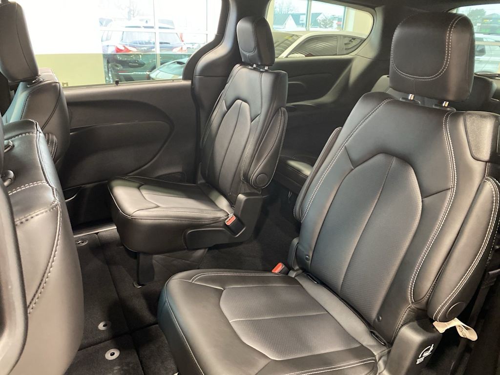 Thumbnail: 2026 Chrysler Pacifica - 10