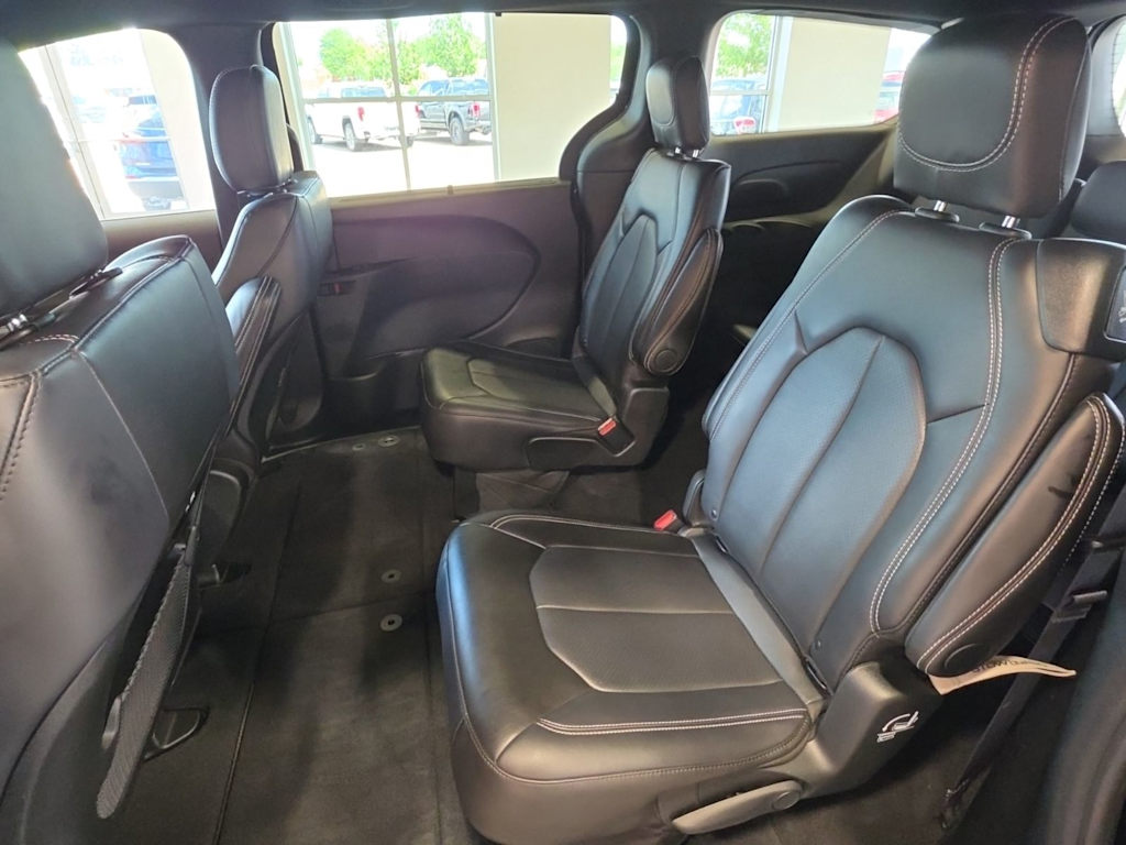 Thumbnail: 2026 Chrysler Pacifica - 9