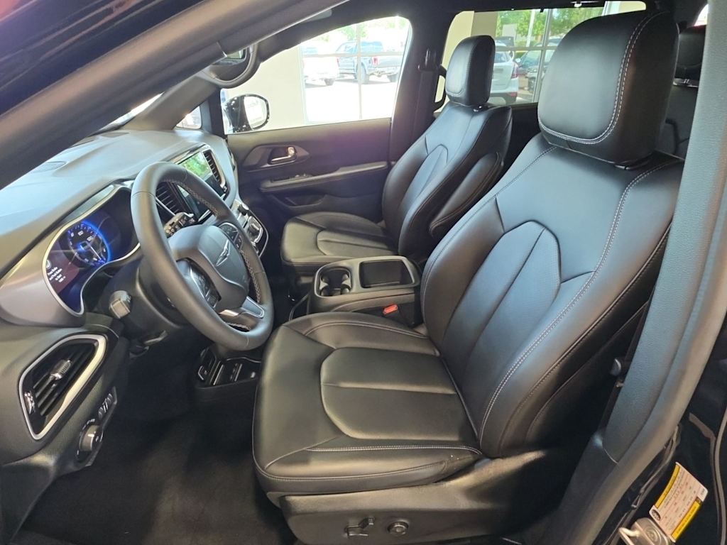 Thumbnail: 2026 Chrysler Pacifica - 8