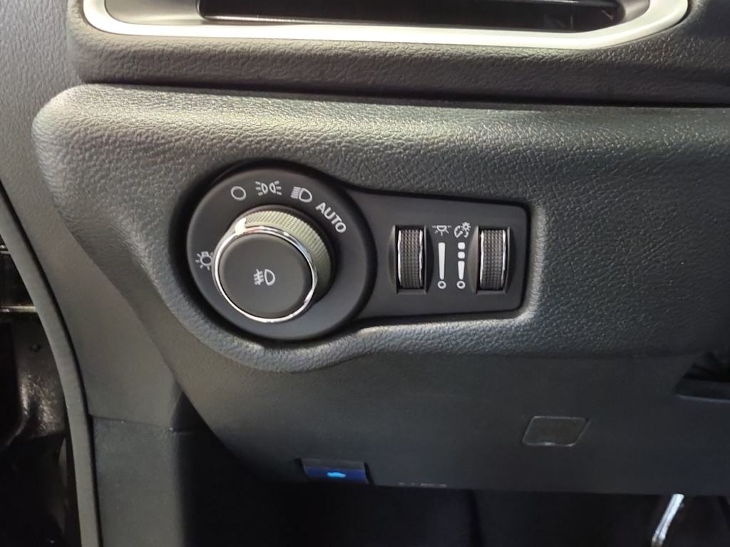 Thumbnail: 2026 Chrysler Pacifica - 25