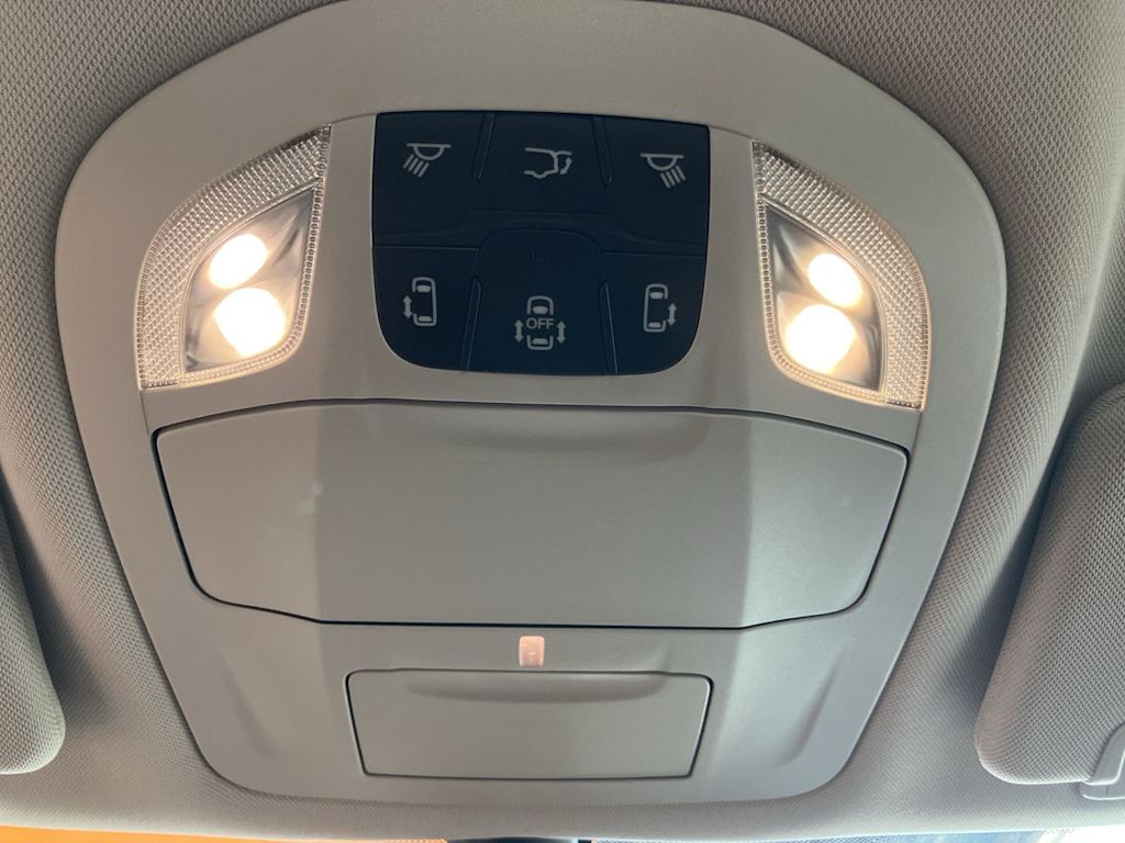 Thumbnail: 2024 Chrysler Voyager - 26